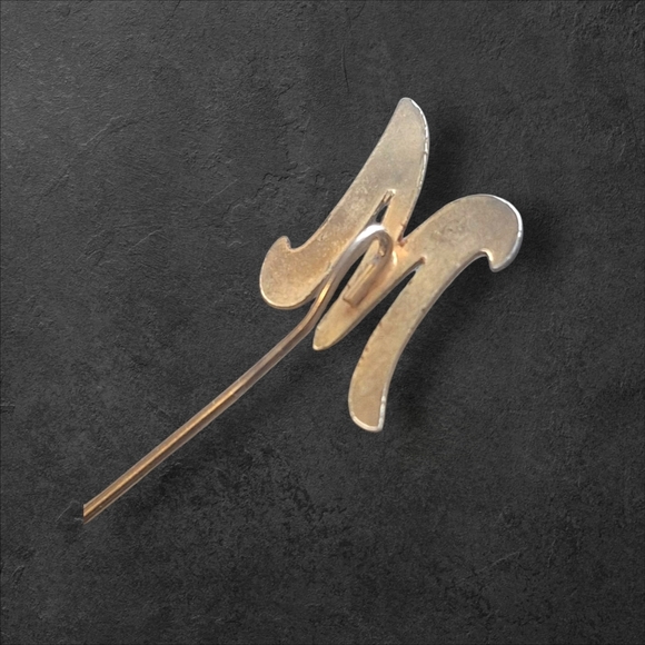 Vintage Goldtone Artistic Brooch Letter M Inital Working 2' - Picture 2 of 5